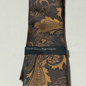 Perry Ellis Portfolio Men's Savannah Paisley  100% Silk Tie in Brown & Gold NWT